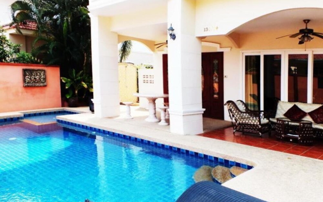 4 Bedroom Villa Walking Street 15 Min Ride Away
