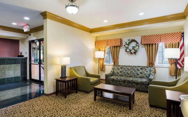 Days Inn by Wyndham Rosenberg