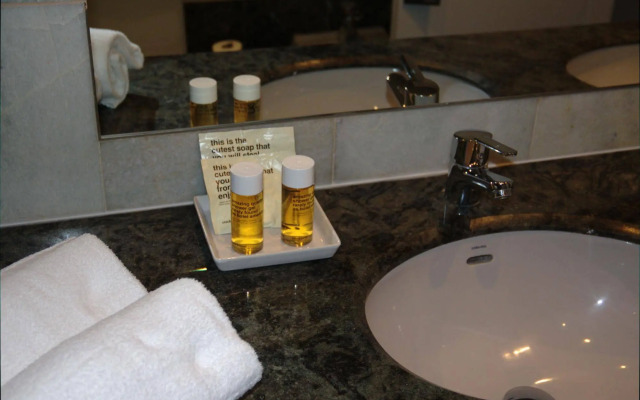 Chic & Basic Velvet Hotel