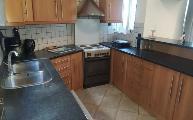 Marousi Comfy Apartment With Balcony