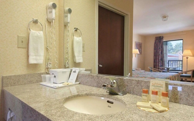 Brentwood Inn & Suites