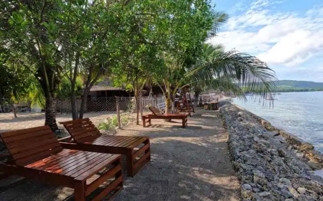 Maryan Moyo Bungalows Bar & Resto