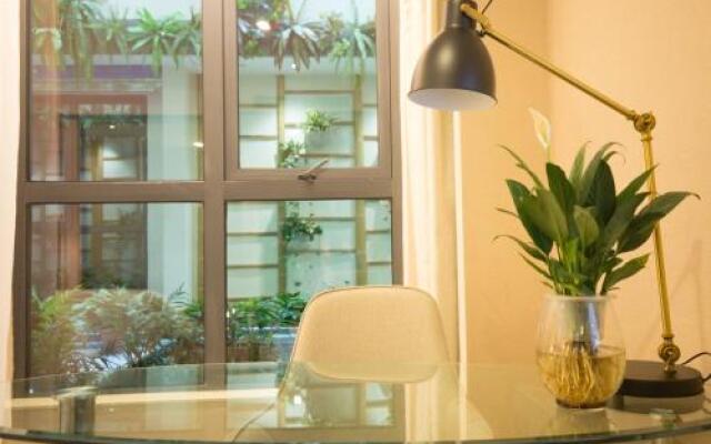 Book & Life Hotel