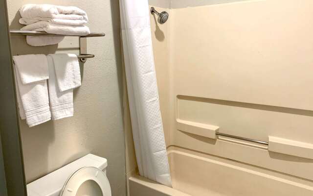 Days Inn by Wyndham Canton