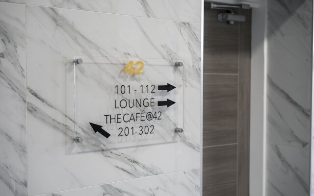 42 Apart Hotel