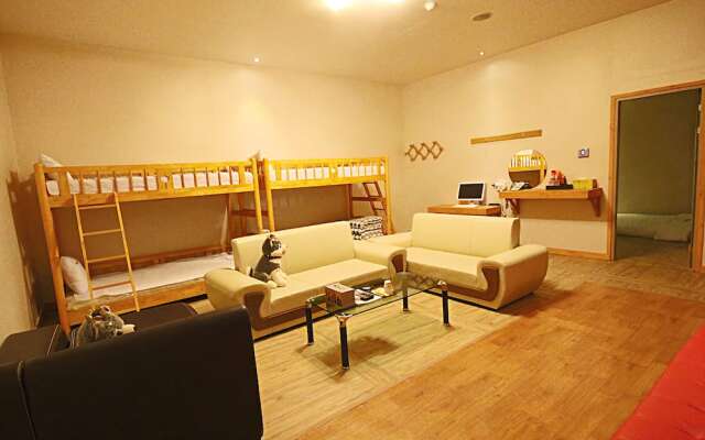 Maum Hotel and Backpackers