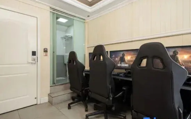X9 E-sports Movie Homestay (Guanggu Plaza)