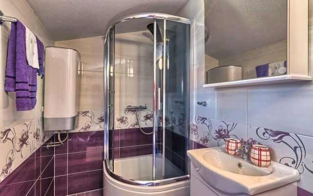 Amazing Home in Liznjan With Wifi and 3 Bedrooms
