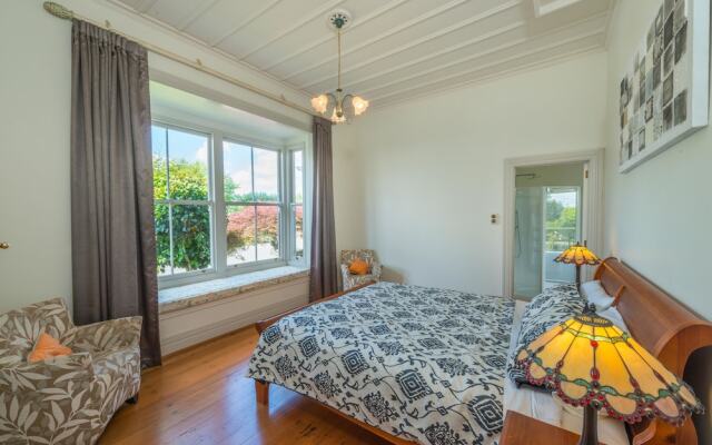 Magnificent Karaka Estate with Swimming Pool