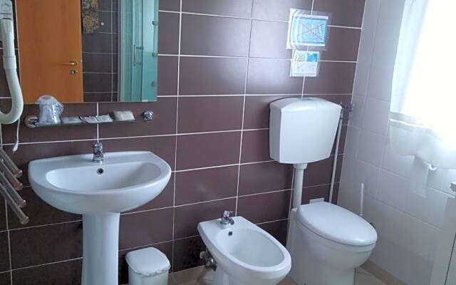 Venice Airport Room