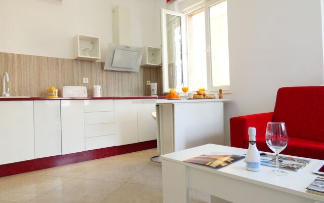 Uncibay Square Apartment