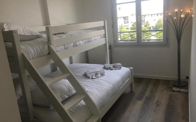 Bussy apartment next to Disneyland and Paris BMYGUEST