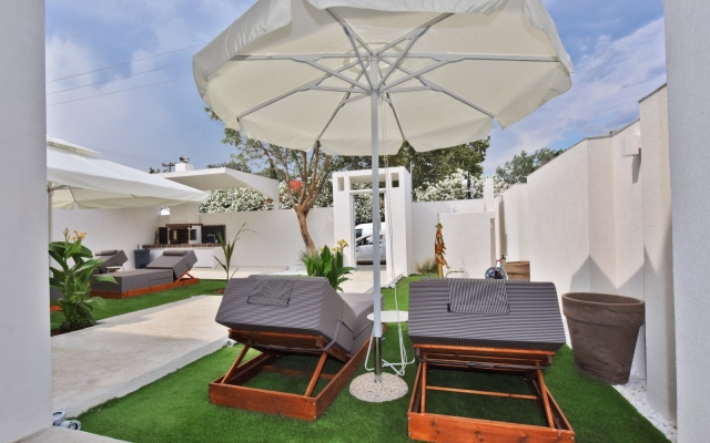 4 Elements Sea Side Luxury Suites - Earth