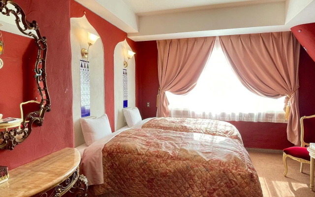 Arabian Art Hotel & Gallery – Guest Rooms – Kamogawa
