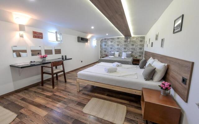 SWEET HOUSE on the river