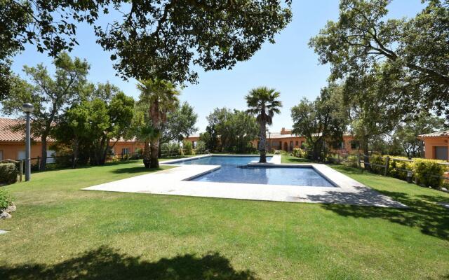 Comfortable apartment in Castell d'Aro with terrace