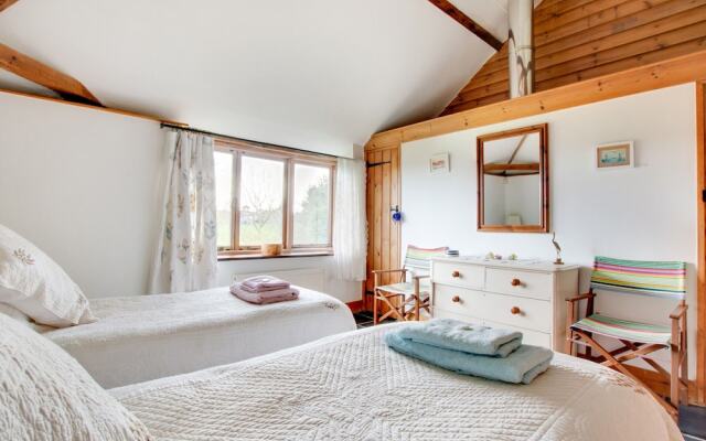 Superb Holiday Home in Broad Street Kent With Graden