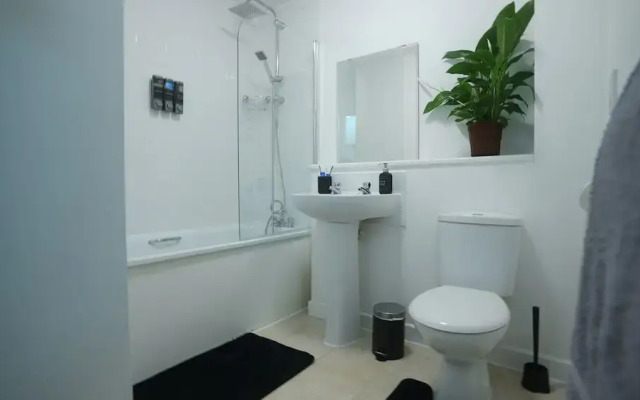 Central M K 1-bedroom Apartment, Sleeps 4, Parking