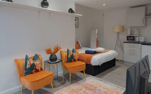 Luxe Studio Apartment in Leicester City Center