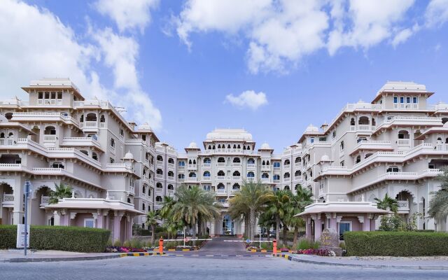 OYO Home 161 1BHK Taj Grandeur Palm