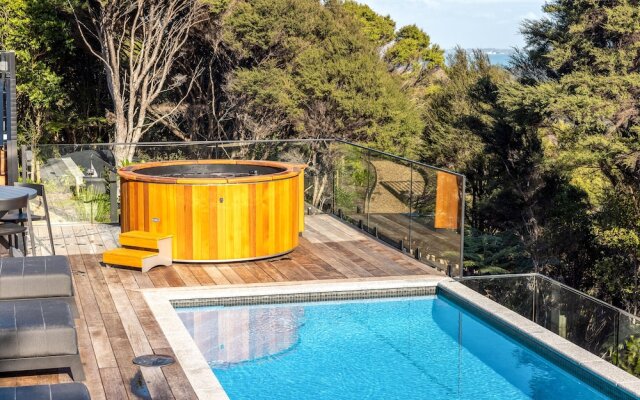 Kaitiaki Lodge - Pool & hot tub