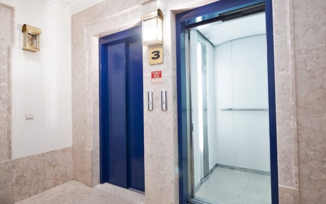 Nomad's Fine Arts in Chiado with Garage