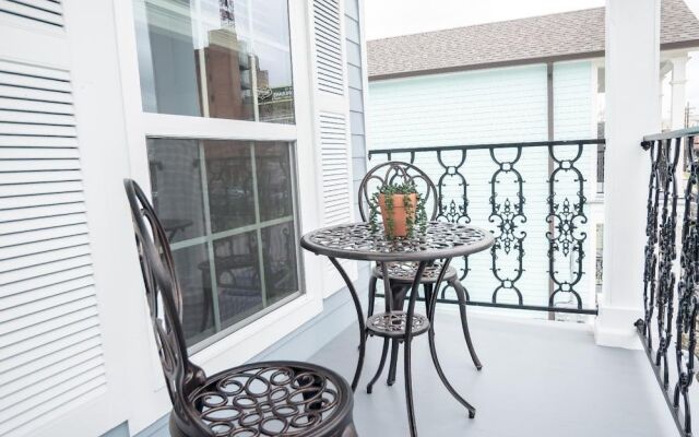 Gorgeous Home Near Streetcar & French Quarter!