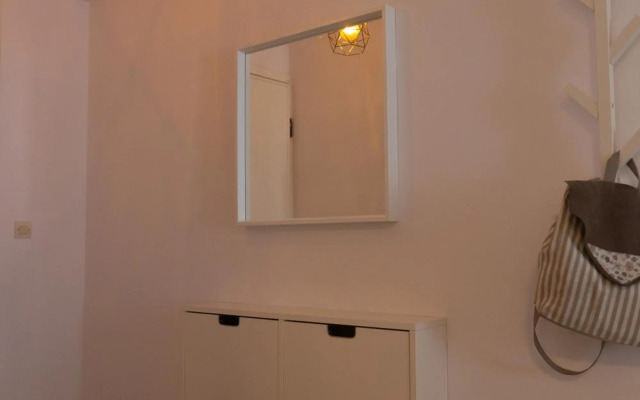 Spacious apartment close to the sea and the city center