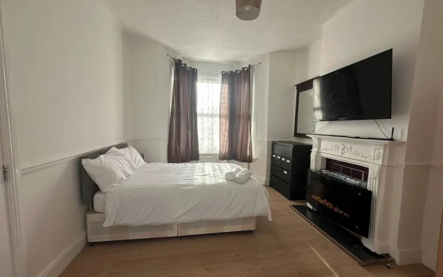 Cosy Croydon Apartment - Close to City Centre