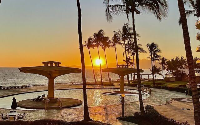 Ocean Front Condo With Pool Sleeps 6 Adults