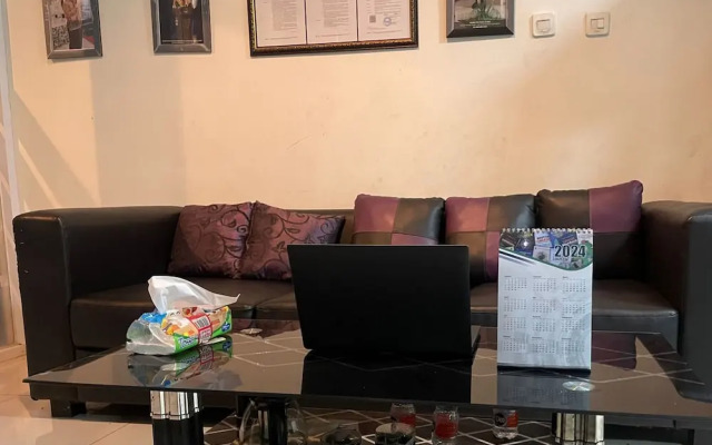 OYO 94159 Gateway Cicadas Apartment By Chery Properti
