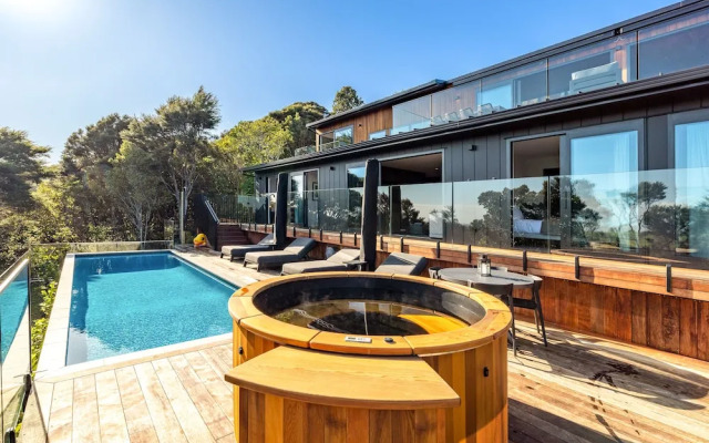 Kaitiaki Lodge - Pool & hot tub