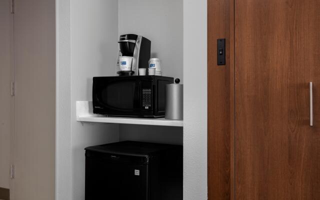 Holiday Inn Express Charleston-Civic Center by IHG