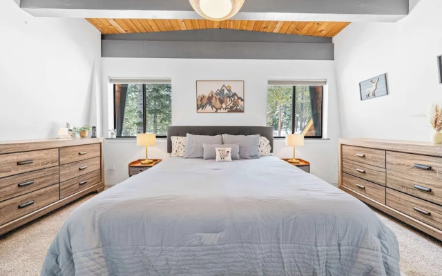 Tahoe City Retreat For 8!