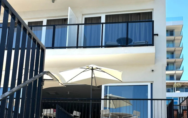 Stella's beachfront aparthotel