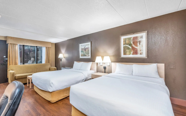 Seven Oaks Hotel Regina
