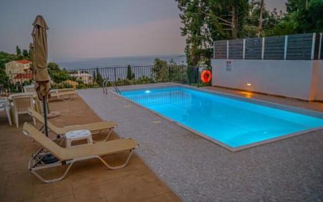 Zeus Pool Apartments