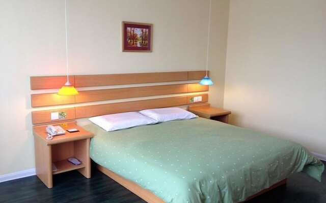 Home Inn Wujiang Shengze Wealth Center