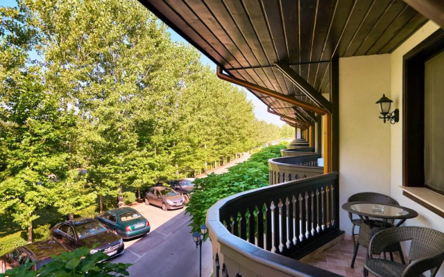 Boutique Complex Trakiets