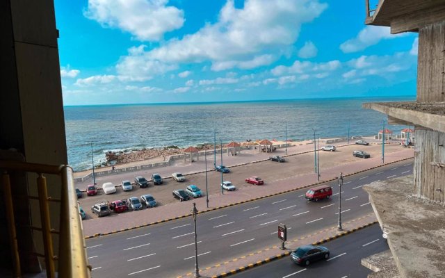 Stunning 3 BED APT Beach front Panoramic View ALEX