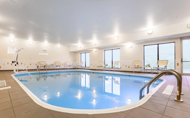 Fairfield Inn & Suites Victoria