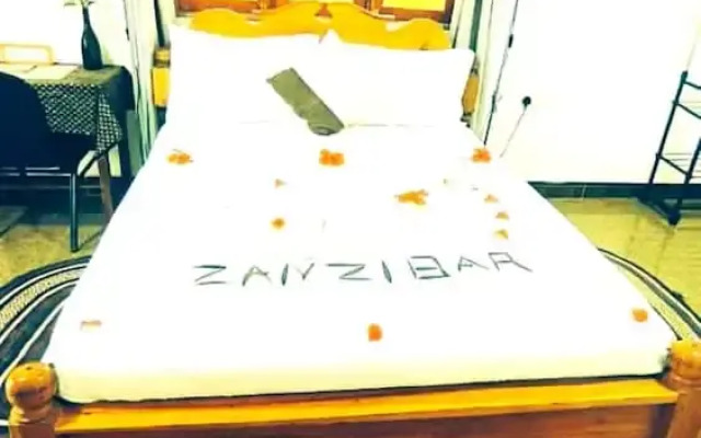 zanzllywood hotel and apartments