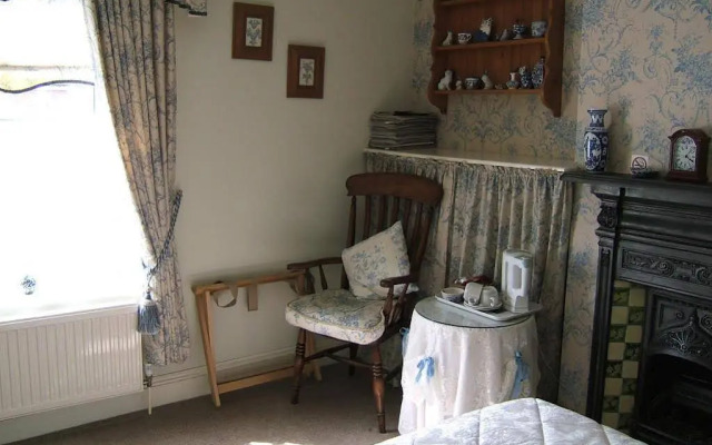 Chedgrave House