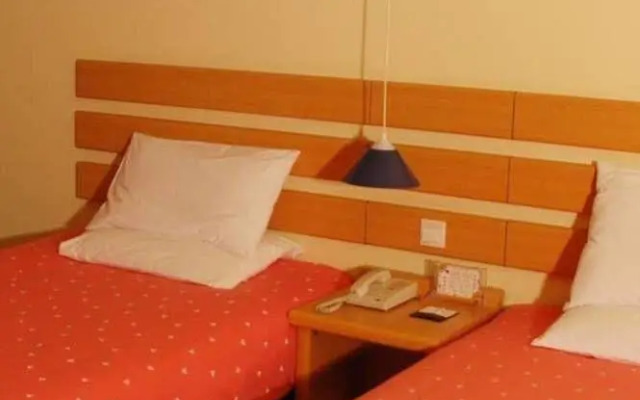 Home Inn Wuhan Jinghan Avenue Dazhi Road Light Rail