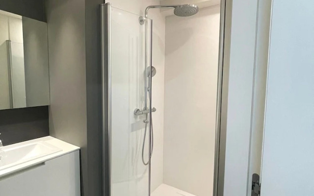 Apartment by Epernay Square With Sea View