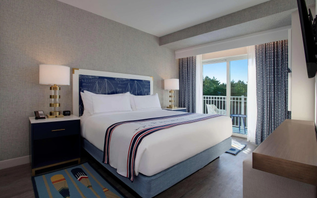 Fenwick Shores, Tapestry Collection by Hilton