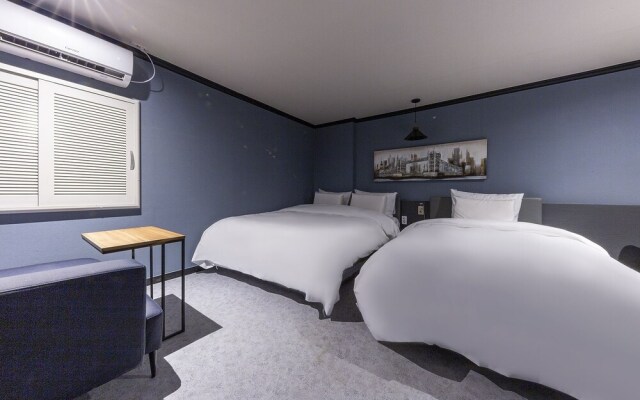 Cheonan Hotel Check-in