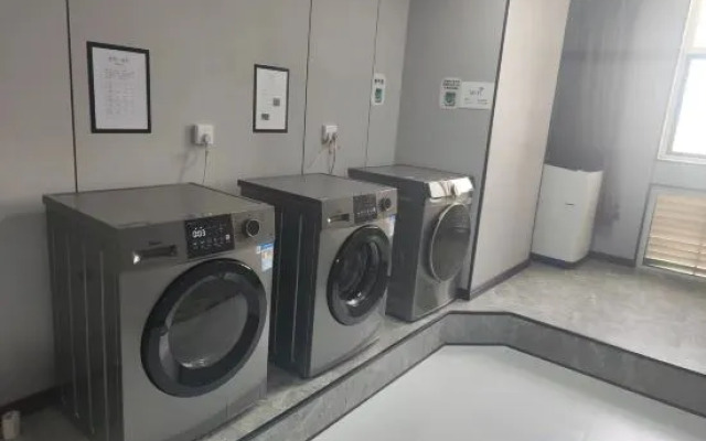 Yipoyunshi Hotel, wutong Street Subway Station, Zhengzhou University