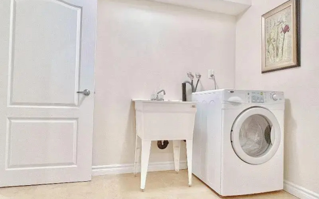 Cozy Home In Richmond Hill With Free Parking