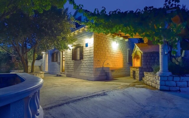 Beautiful Home in Pucisca With 3 Bedrooms, Wifi and Outdoor Swimming Pool